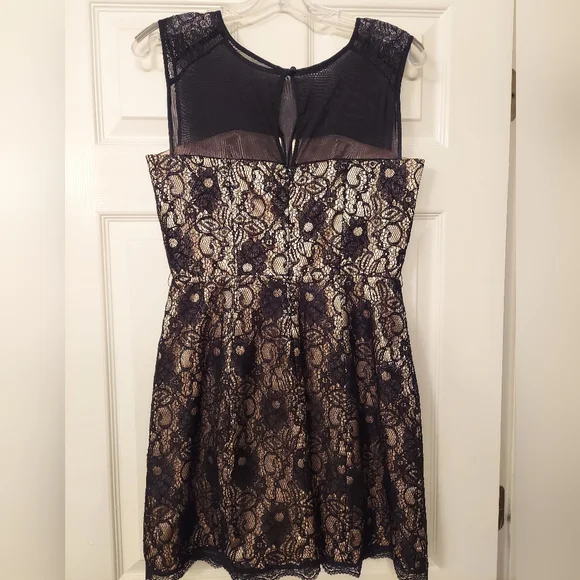 Laundry by Sheli Segal black floral lace sheer sleeves mini cocktail dress sz 6 - Picture 2 of 6